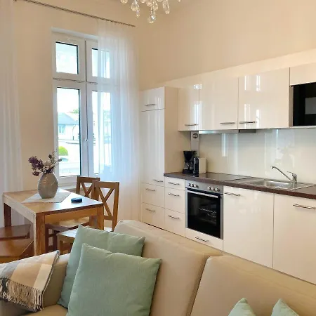 Villa Jenny - Ferienappartement 1 Mit Meerblick Sassnitz Zewnętrze zdjęcie