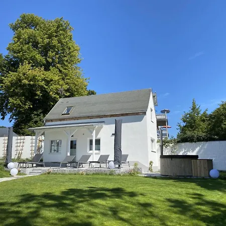 Villa Jenny - Ferienappartement 1 Mit Meerblick Sassnitz Zewnętrze zdjęcie